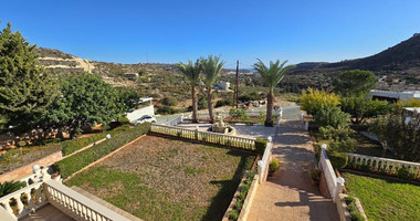 Spacious 5 Bedroom Villa with Private Pool in Fasoula, Limassol