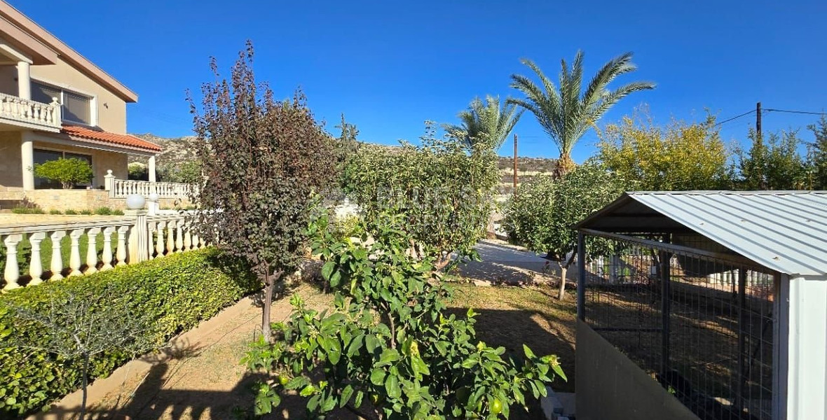 Spacious 5 Bedroom Villa with Private Pool in Fasoula, Limassol