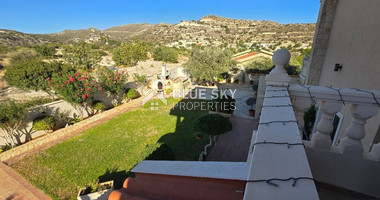 Spacious 5 Bedroom Villa with Private Pool in Fasoula, Limassol