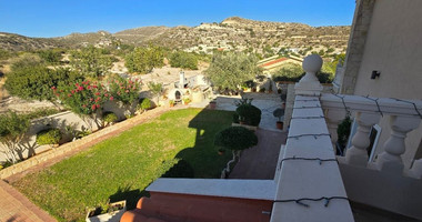 Spacious 5 Bedroom Villa with Private Pool in Fasoula, Limassol