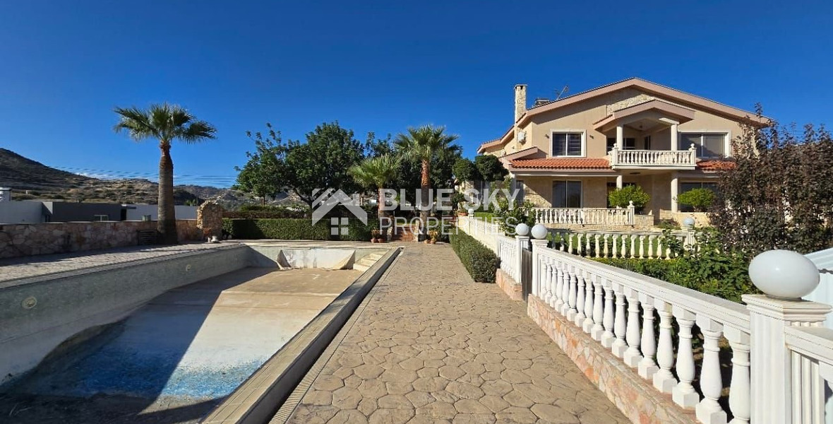 Spacious 5 Bedroom Villa with Private Pool in Fasoula, Limassol