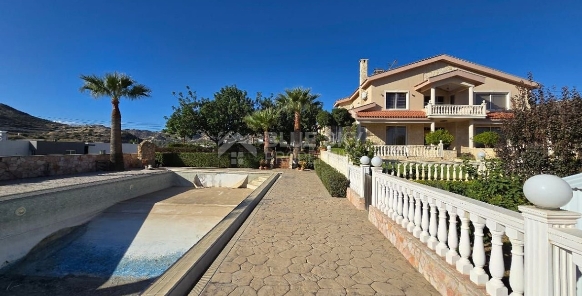 Spacious 5 Bedroom Villa with Private Pool in Fasoula, Limassol