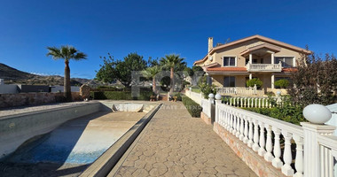 Spacious 5 Bedroom Villa with Private Pool in Fasoula, Limassol