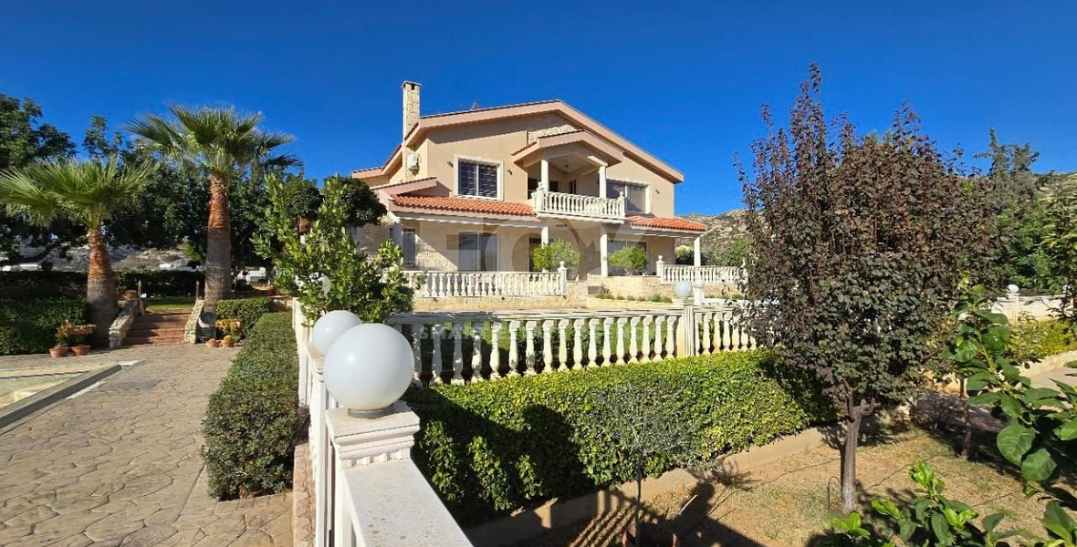 Spacious 5 Bedroom Villa with Private Pool in Fasoula, Limassol