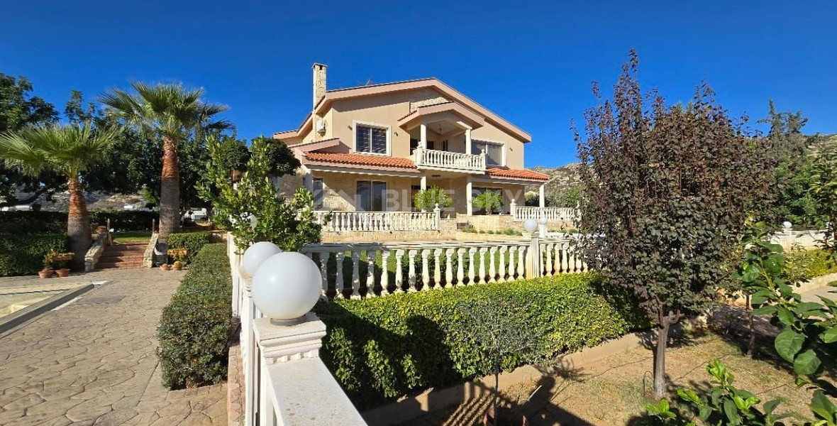 Spacious 5 Bedroom Villa with Private Pool in Fasoula, Limassol