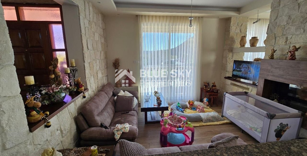 Spacious 5 Bedroom Villa with Private Pool in Fasoula, Limassol