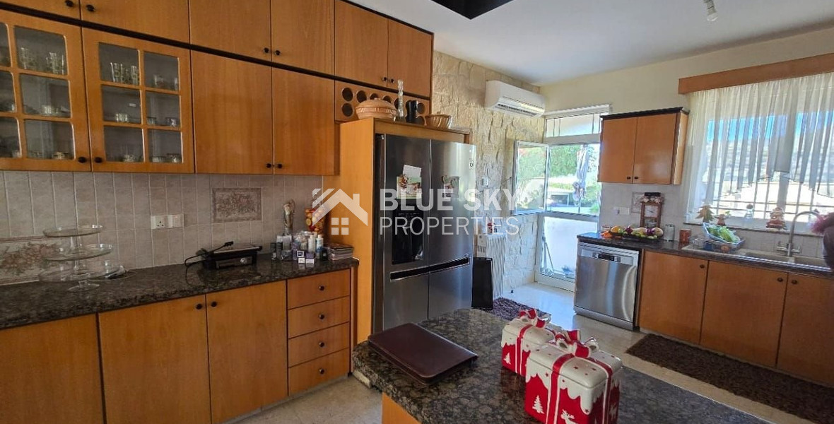 Spacious 5 Bedroom Villa with Private Pool in Fasoula, Limassol