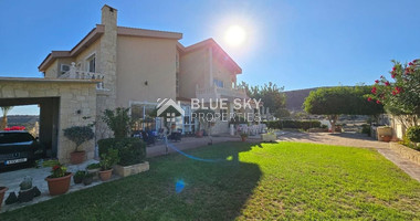 Spacious 5 Bedroom Villa with Private Pool in Fasoula, Limassol