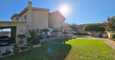Spacious 5 Bedroom Villa with Private Pool in Fasoula, Limassol