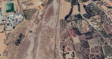 Residential Field for sale in Erimi: with option to buy Right-of-Way