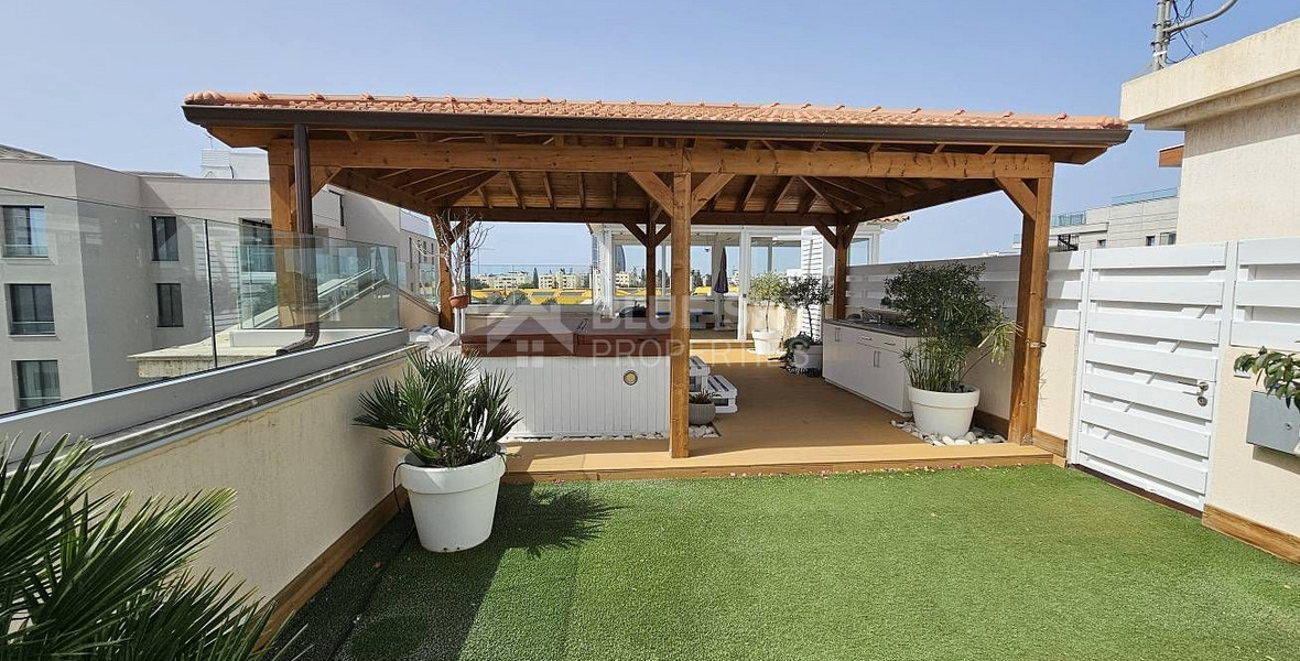 LARGE THREE BEDROOM PENTHOUSE IN COMPLEX IN GERMASOGIA TOURIS AREA 50 METERS FROM THE BEACH