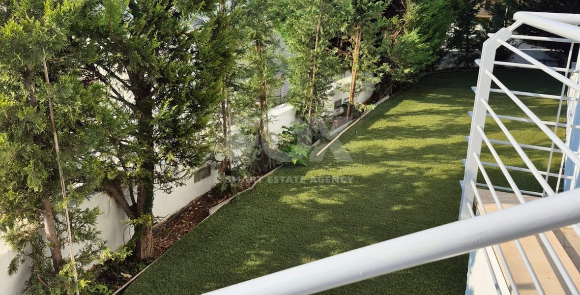 FURNISHED APARTMENT WITH PRIVATE GARDEN AND COMMUNAL SWIMMING POOL