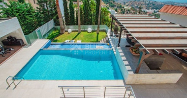 Stunning  Villa with Five Bedrooms for sale  in Agios Tychon