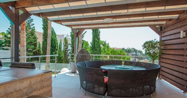 Stunning  Villa with Five Bedrooms for sale  in Agios Tychon