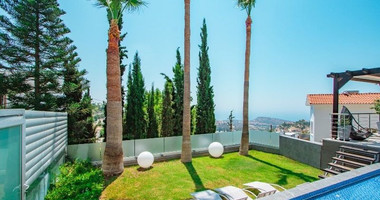 Stunning  Villa with Five Bedrooms for sale  in Agios Tychon