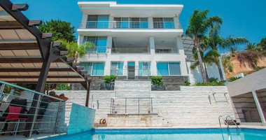 Stunning  Villa with Five Bedrooms for sale  in Agios Tychon