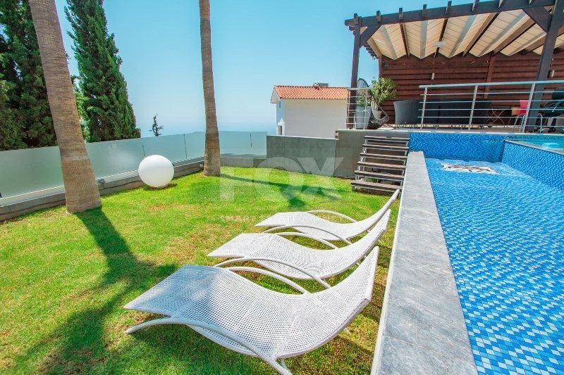 Stunning  Villa with Five Bedrooms for sale  in Agios Tychon