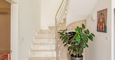 Stunning  Villa with Five Bedrooms for sale  in Agios Tychon
