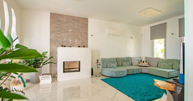 Stunning  Villa with Five Bedrooms for sale  in Agios Tychon
