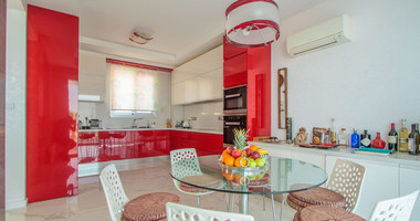 Stunning  Villa with Five Bedrooms for sale  in Agios Tychon