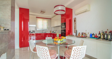 Stunning  Villa with Five Bedrooms for sale  in Agios Tychon