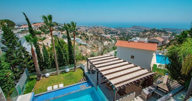 Stunning  Villa with Five Bedrooms for sale  in Agios Tychon