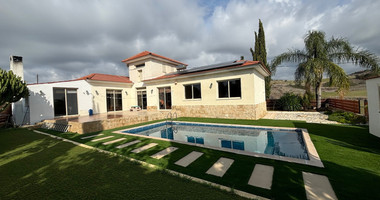 Spacious detached house for sale in Monagroulli