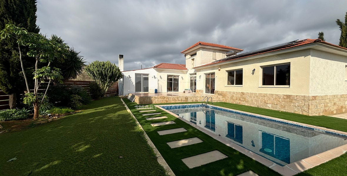 Spacious detached house for sale in Monagroulli