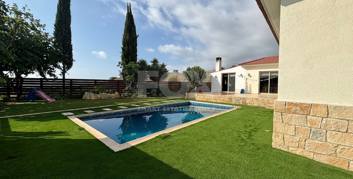 Spacious detached house for sale in Monagroulli