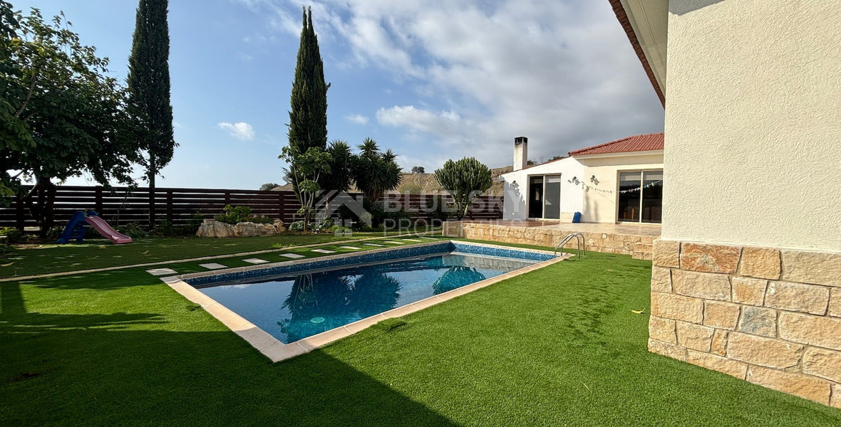 Spacious detached house for sale in Monagroulli