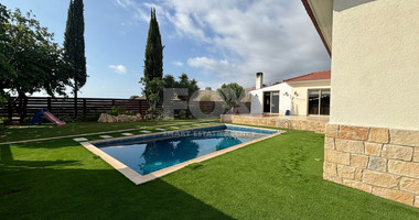 Spacious detached house for sale in Monagroulli