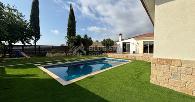 Spacious detached house for sale in Monagroulli