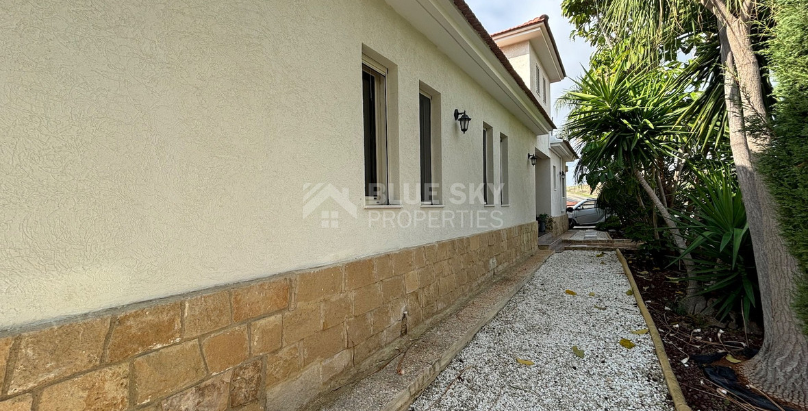 Spacious detached house for sale in Monagroulli