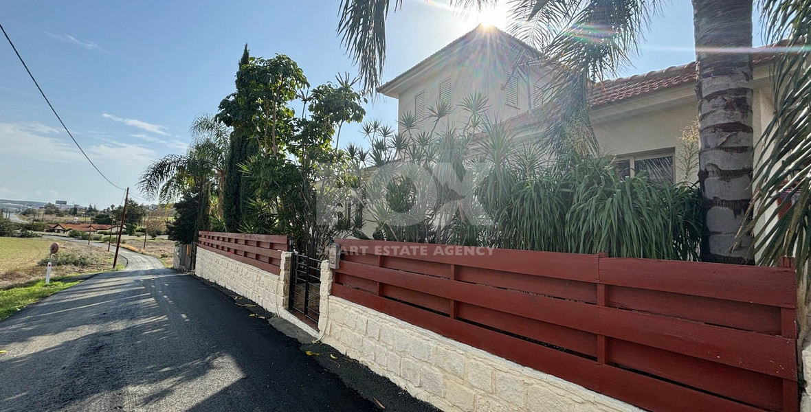 Spacious detached house for sale in Monagroulli