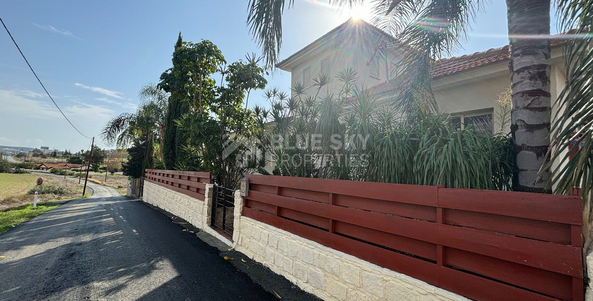 Spacious detached house for sale in Monagroulli