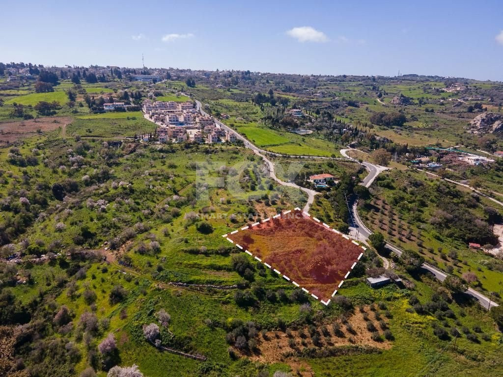 Residential field in Drousia community of Paphos