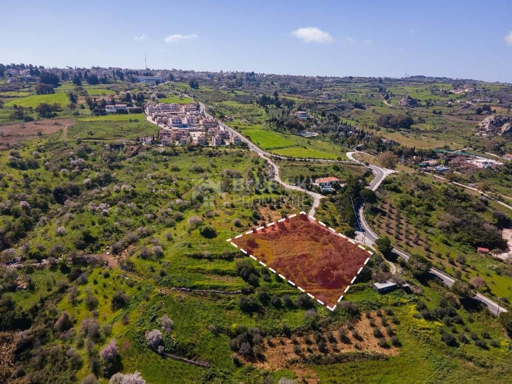 Residential field in Drousia community of Paphos