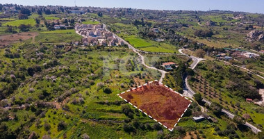 Residential field in Drousia community of Paphos