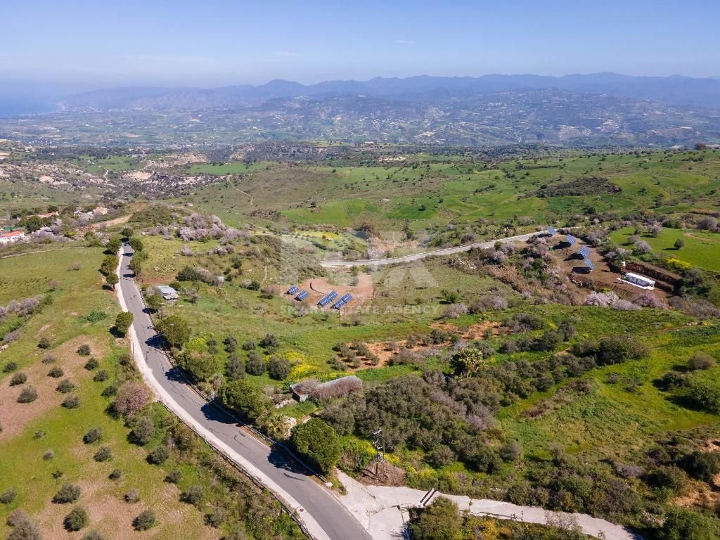 Residential field in Drousia community of Paphos