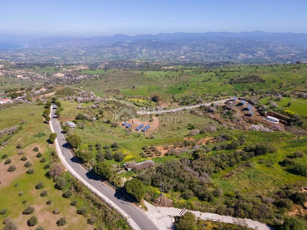 Residential field in Drousia community of Paphos