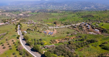 Residential field in Drousia community of Paphos