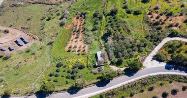 Residential field in Drousia community of Paphos