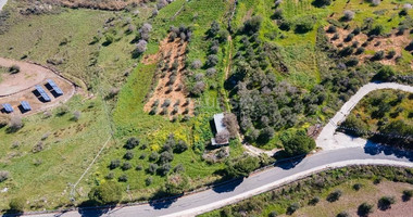 Residential field in Drousia community of Paphos