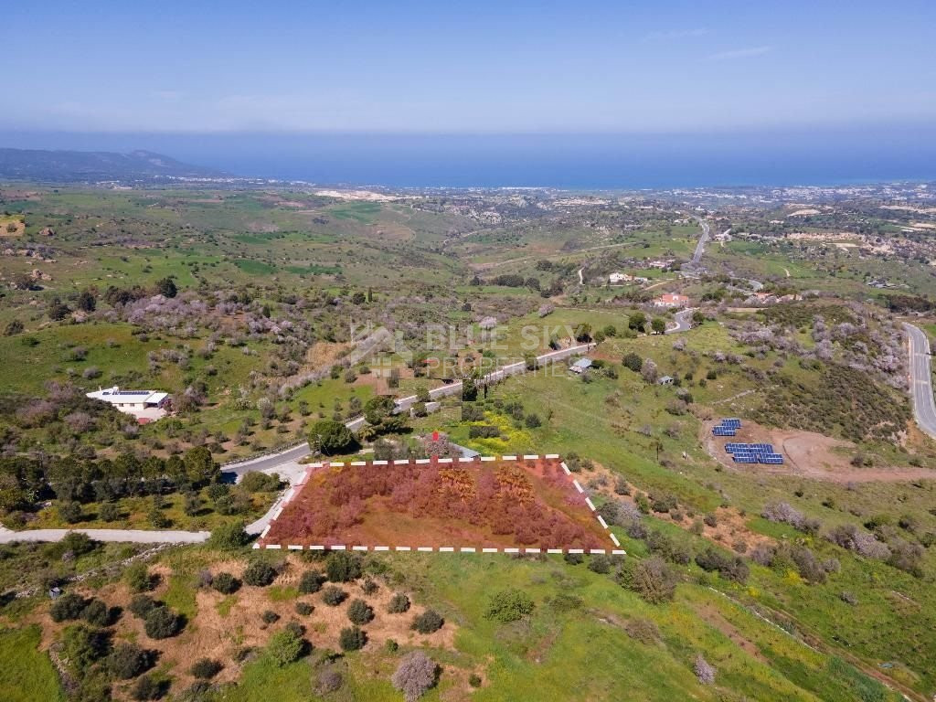 Residential field in Drousia community of Paphos