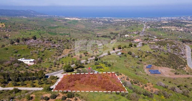 Residential field in Drousia community of Paphos