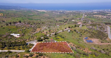 Residential field in Drousia community of Paphos