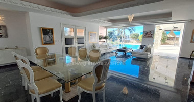 Four bedroom mansion plus Annex, pool and garden for Rent in Agios Athanasios, Limassol