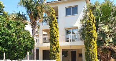 Spacious four bedroom house with private garden and pool  in Mouttagiaka