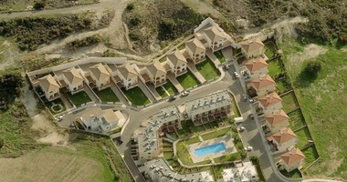 Spacious four bedroom house with private garden and pool  in Mouttagiaka