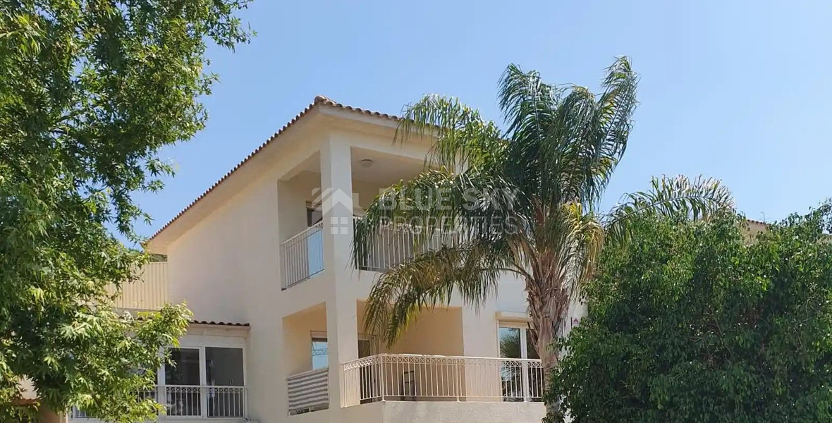 Spacious four bedroom house with private garden and pool  in Mouttagiaka